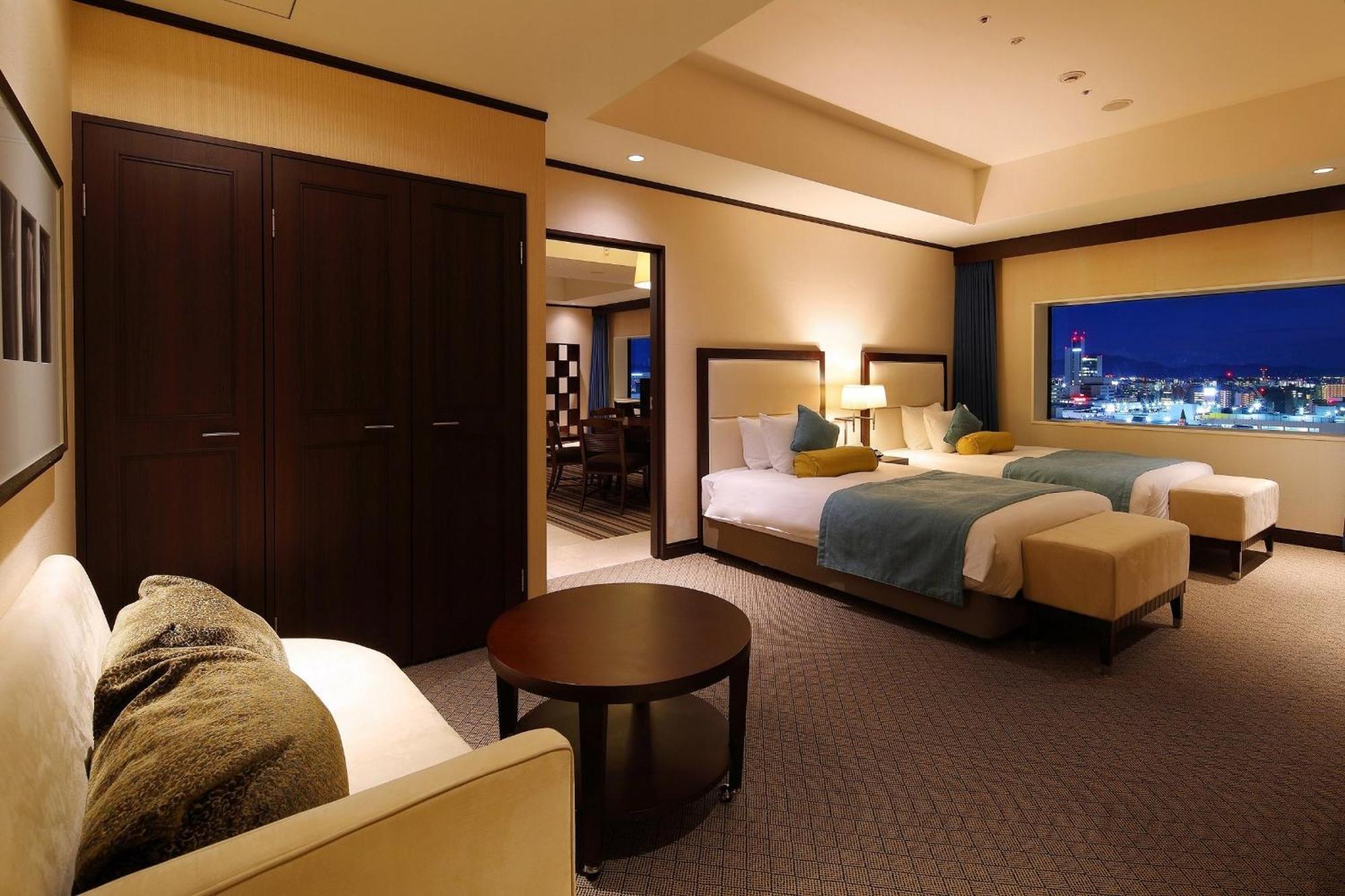 Ana Crowne Plaza Okayama By Ihg Hotel Bagian luar foto